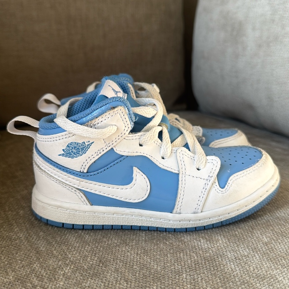 Blue & White Nike Toddler 9 C